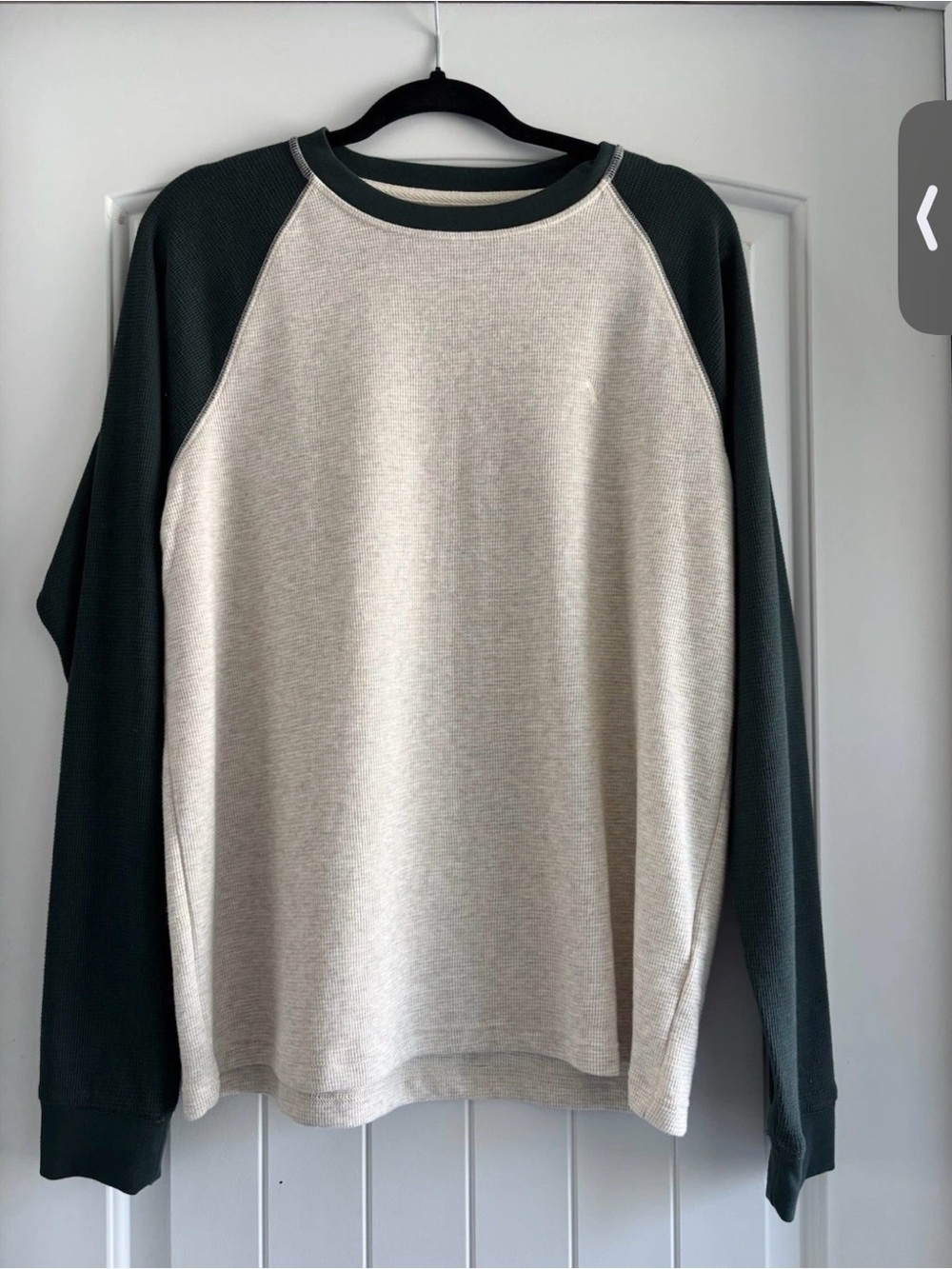 American Eagle Outfitters Two-Tone Raglan Long-Sleeve Shirt - Cream & Dark Green